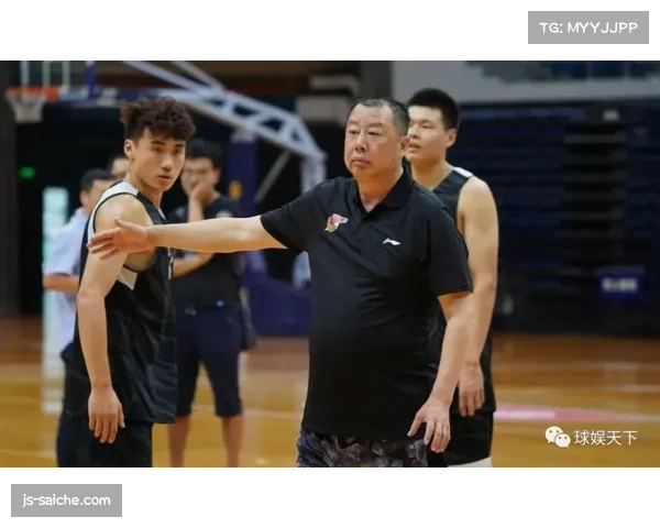 辽宁王岚嵚更衣室庆祝照引热议 团队篮球理念获球员认可